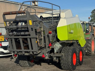 Claas Quadrant 3300 baler