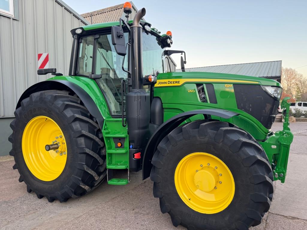 John Deere 6M 240