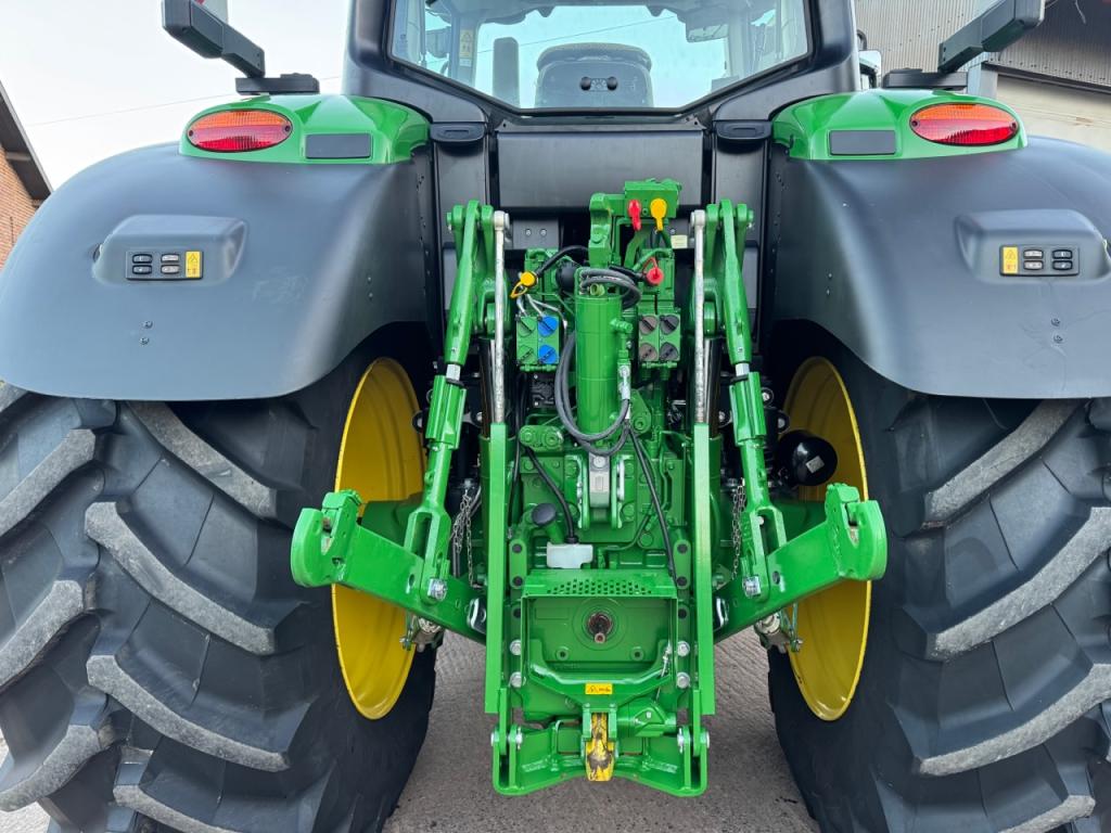 John Deere 6M 240