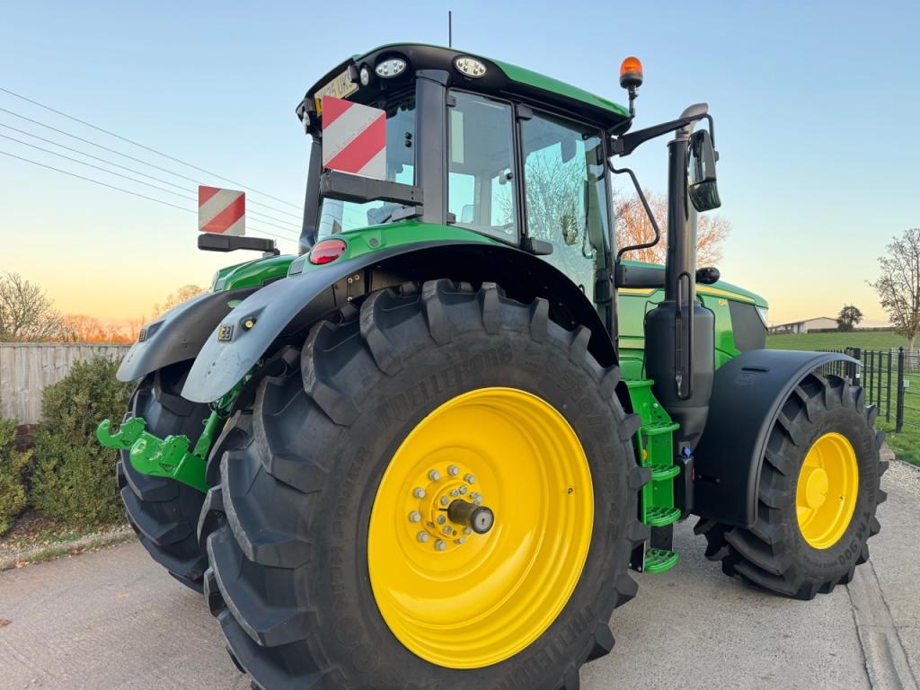John Deere 6M 240