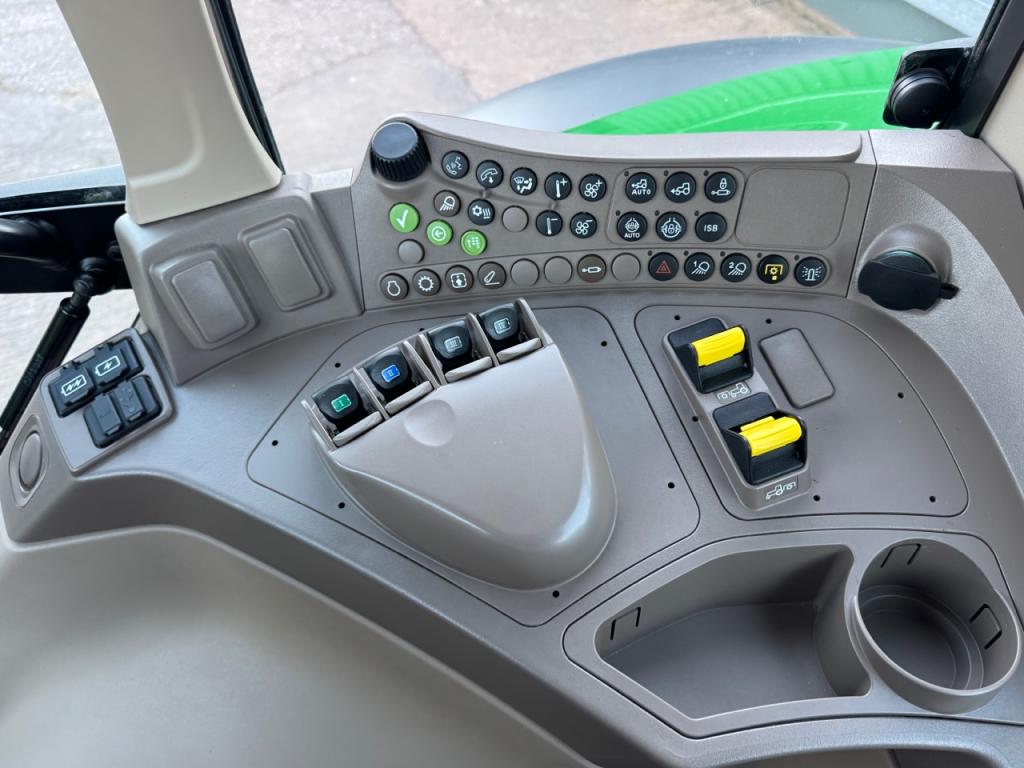 John Deere 6M 240
