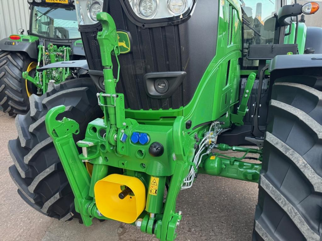 John Deere 6M 240
