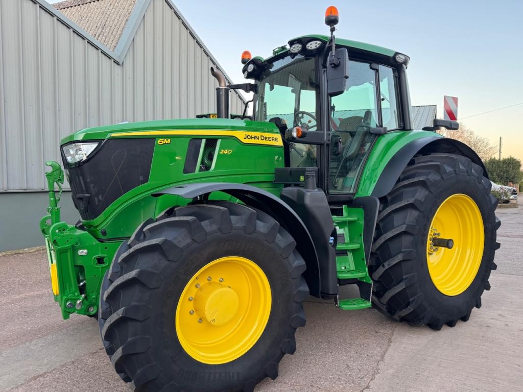 John Deere 6M 240