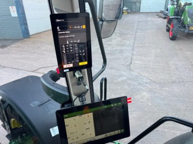 John Deere 6M 240