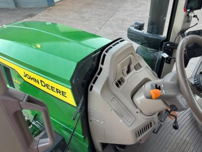 John Deere 6M 240