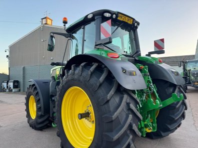 John Deere 6M 240