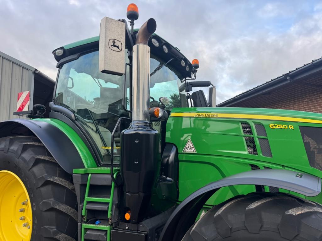 John Deere 6250R