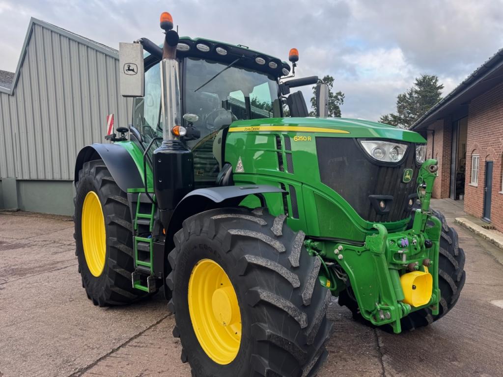 John Deere 6250R