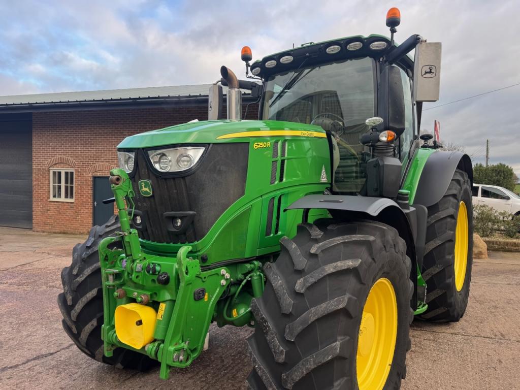 John Deere 6250R