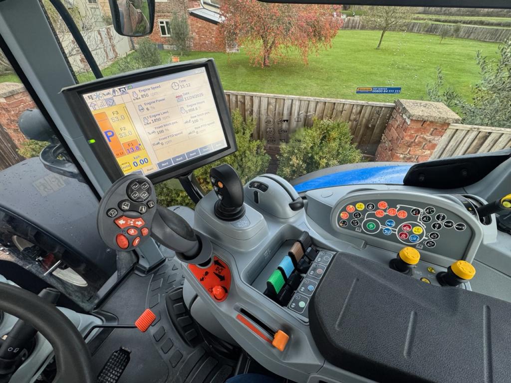 New Holland T7.225