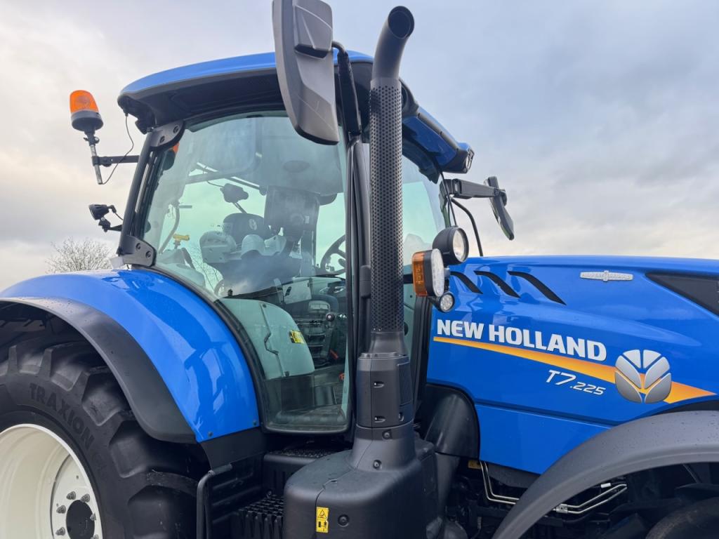New Holland T7.225