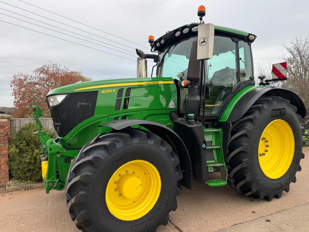 John Deere 6250R