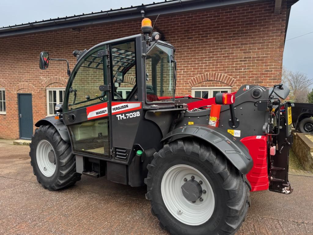 Massey Ferguson TH.7038