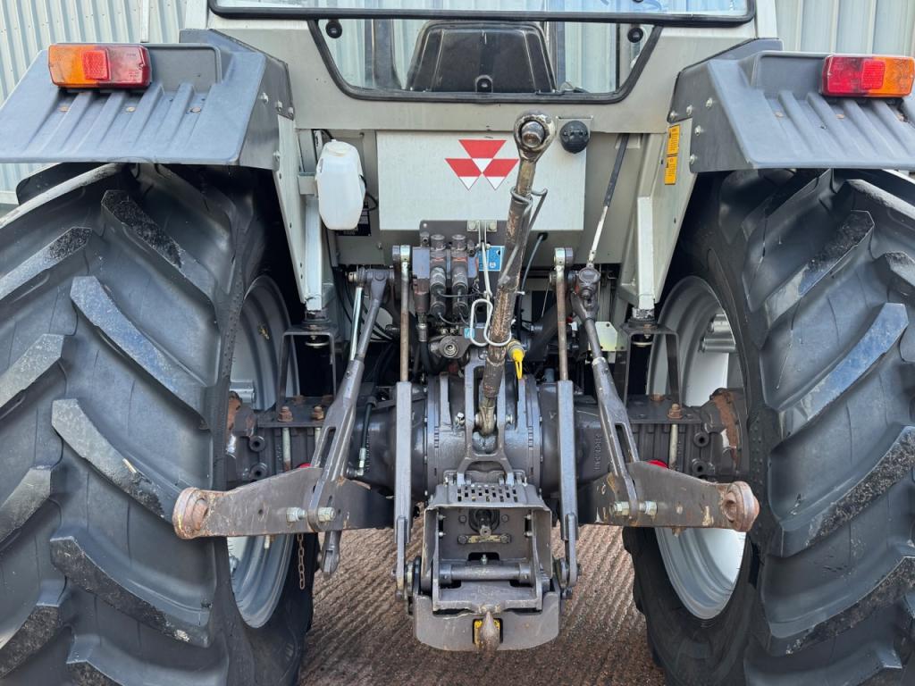 Massey Ferguson 390