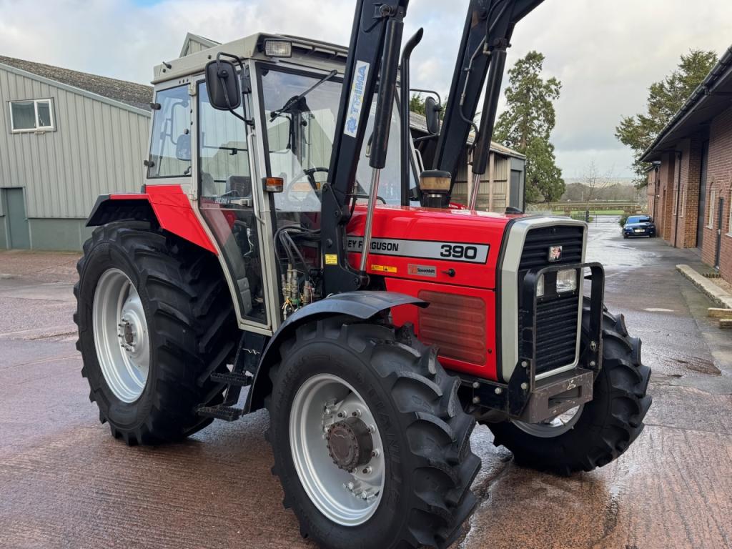Massey Ferguson 390