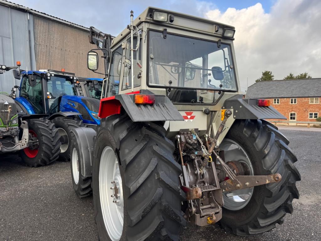 Massey Ferguson 390