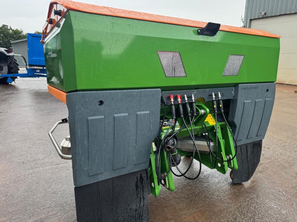 Amazone ZA-V 2600 super fertiliser spinner