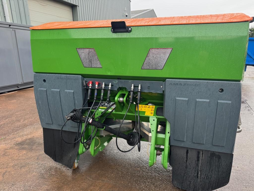 Amazone ZA-V 2600 super fertiliser spinner