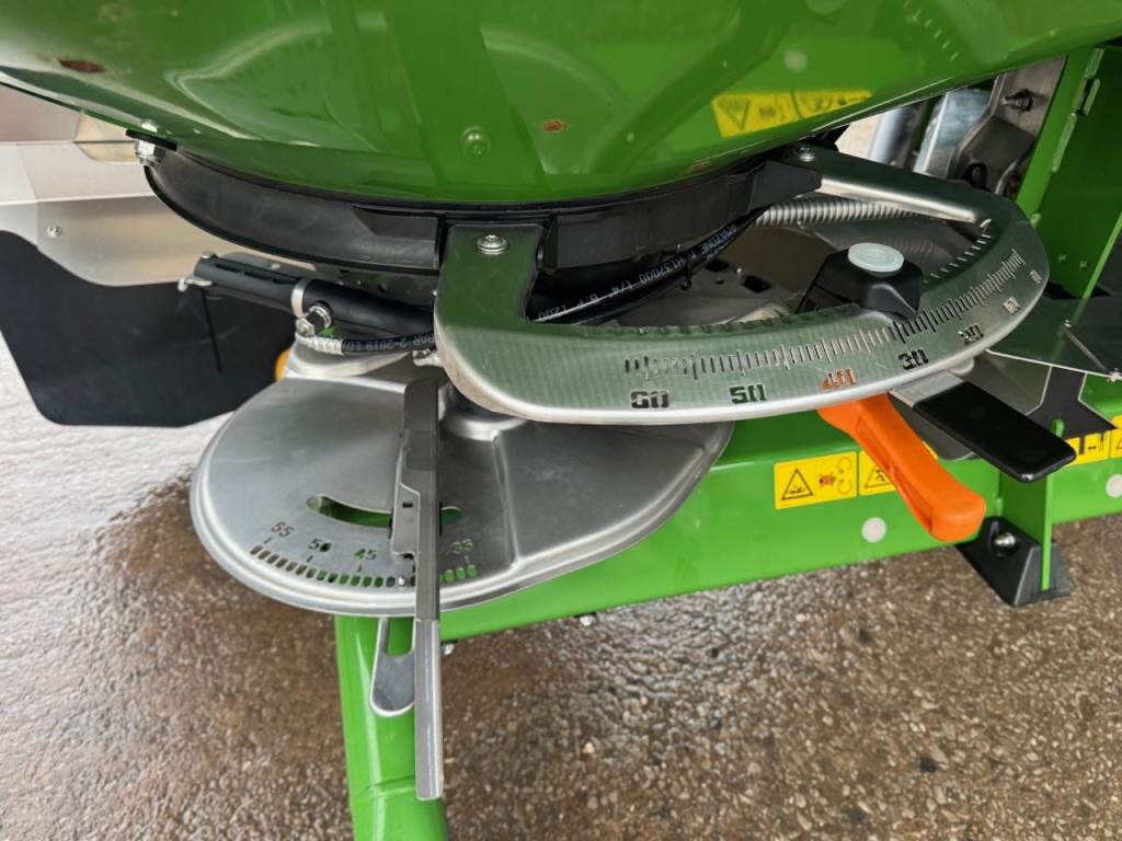 Amazone ZA-V 2600 super fertiliser spinner