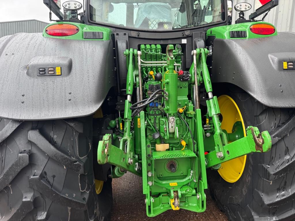 John Deere 6215R Ultimate Edition
