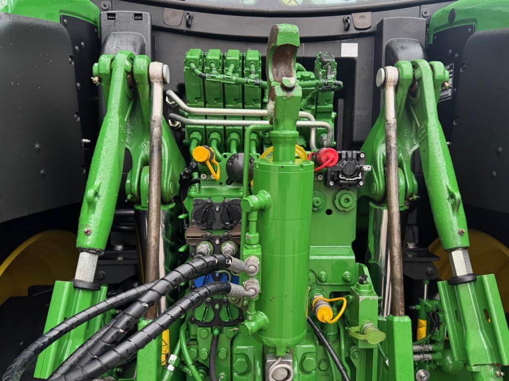 John Deere 6215R Ultimate Edition