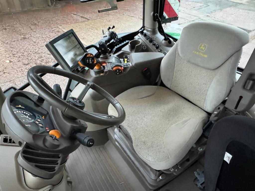 John Deere 6215R Ultimate Edition