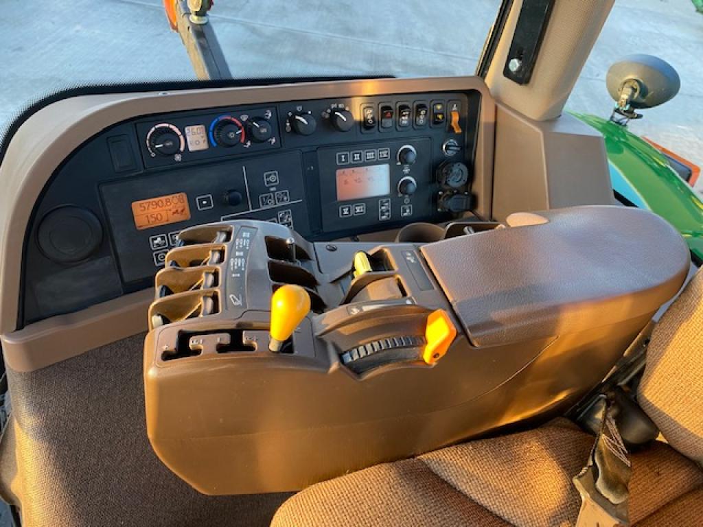 John Deere 8430