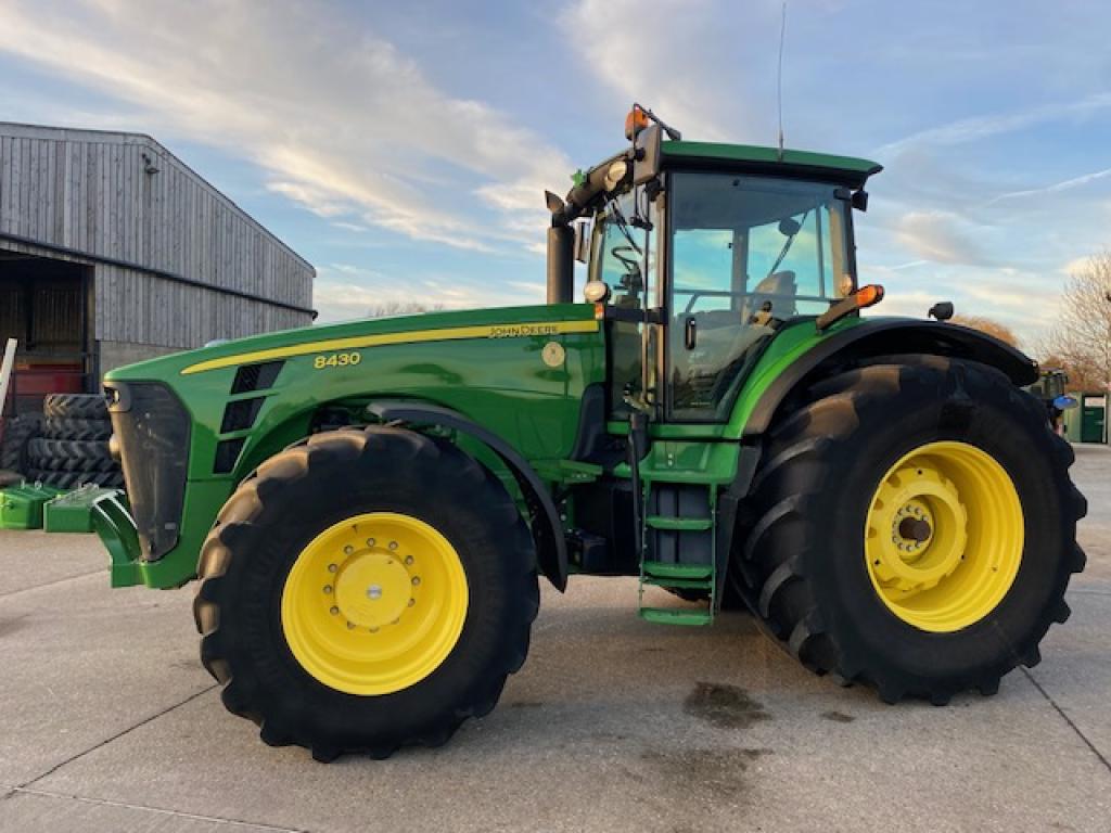 John Deere 8430