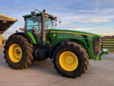 John Deere 8430