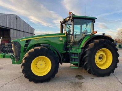 John Deere 8430