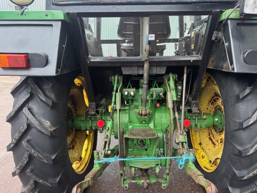 John Deere 2130