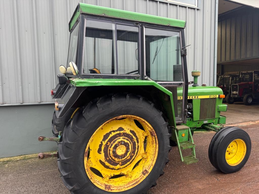 John Deere 2130