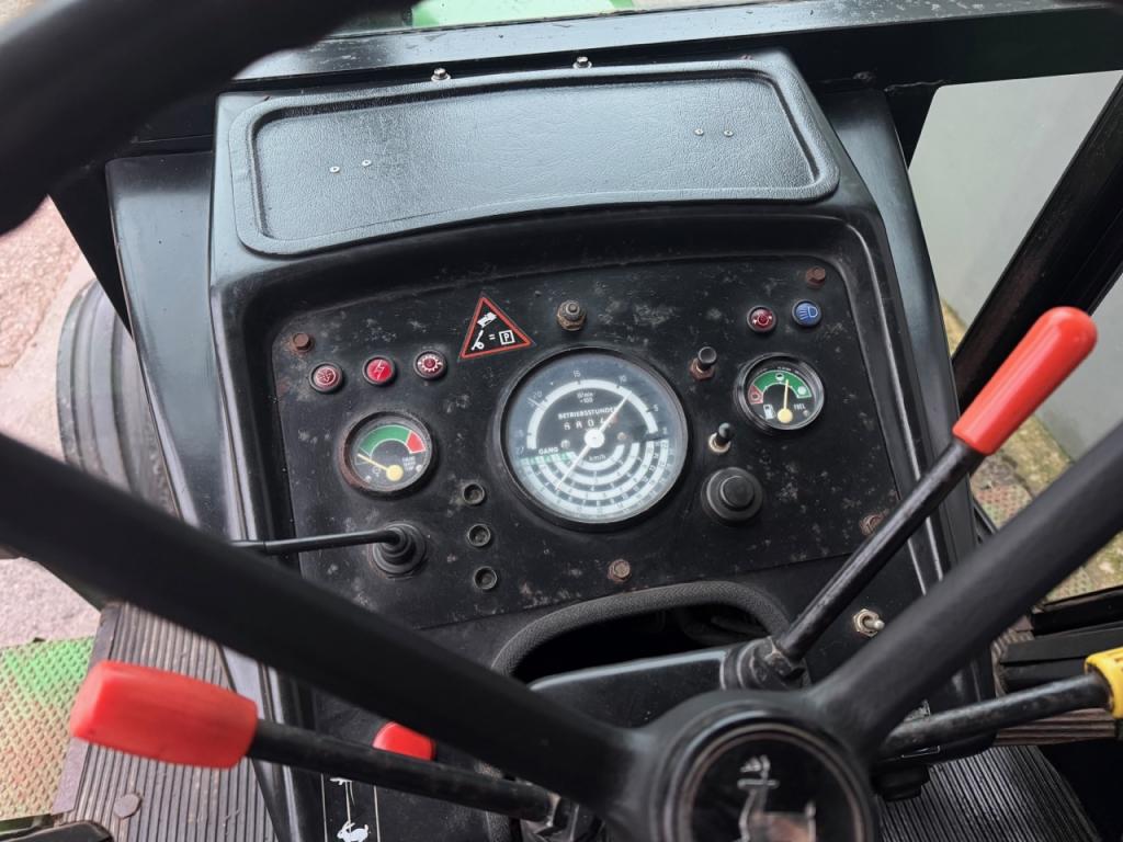 John Deere 2130