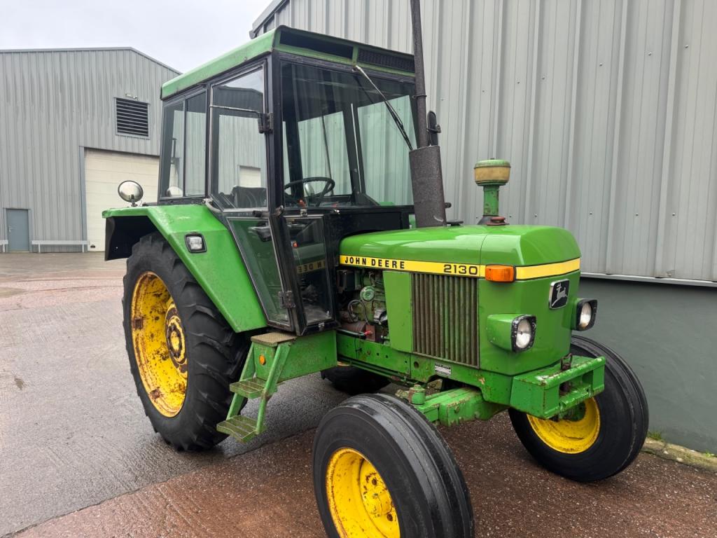 John Deere 2130