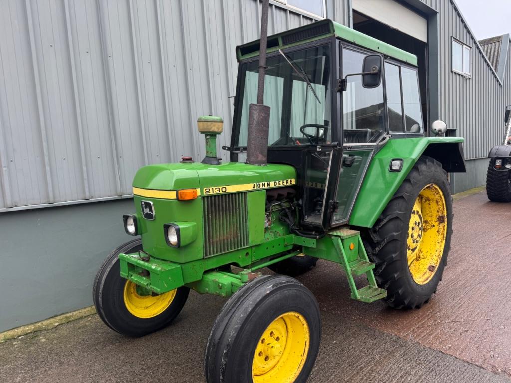 John Deere 2130