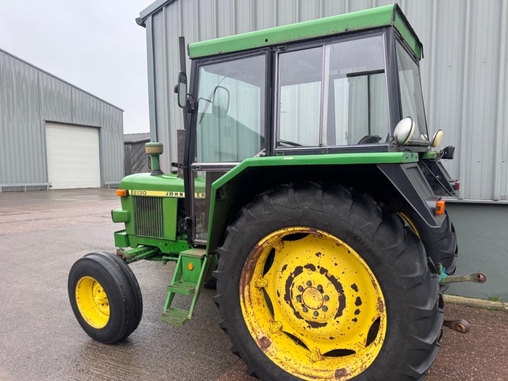 John Deere 2130