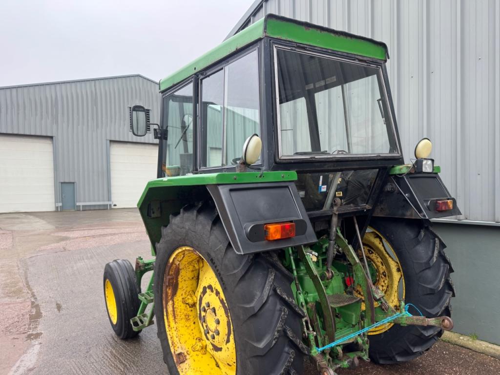 John Deere 2130