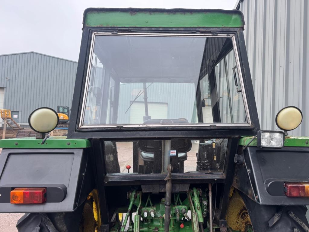 John Deere 2130
