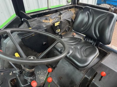 John Deere 2130
