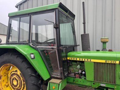 John Deere 2130