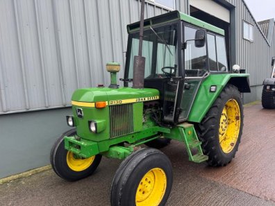 John Deere 2130