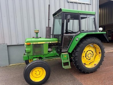 John Deere 2130