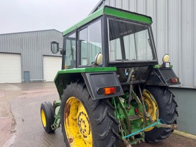 John Deere 2130