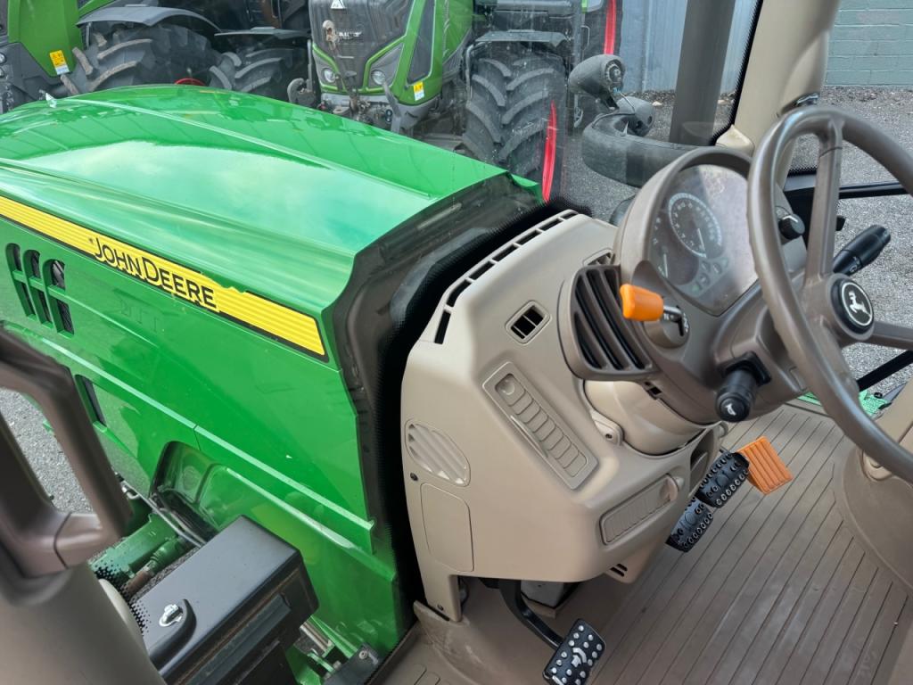 John Deere 6145R