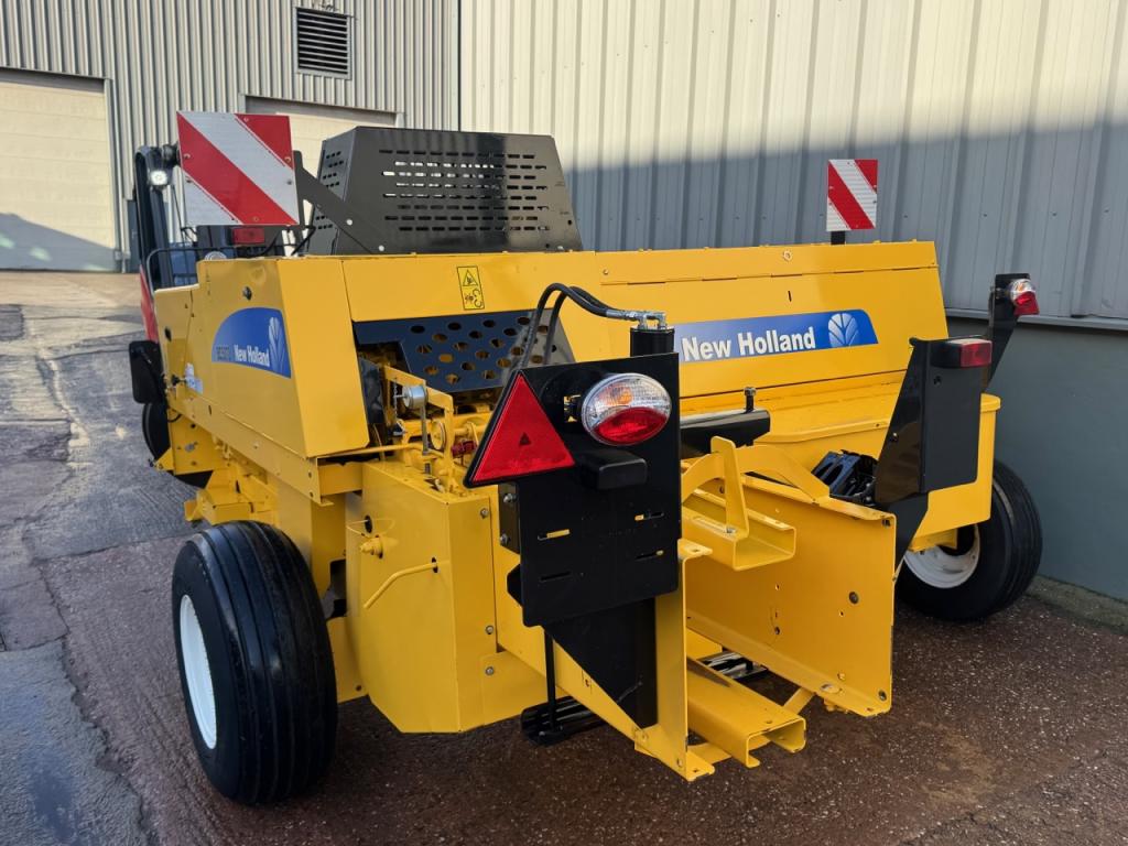 New Holland BC5070 baler