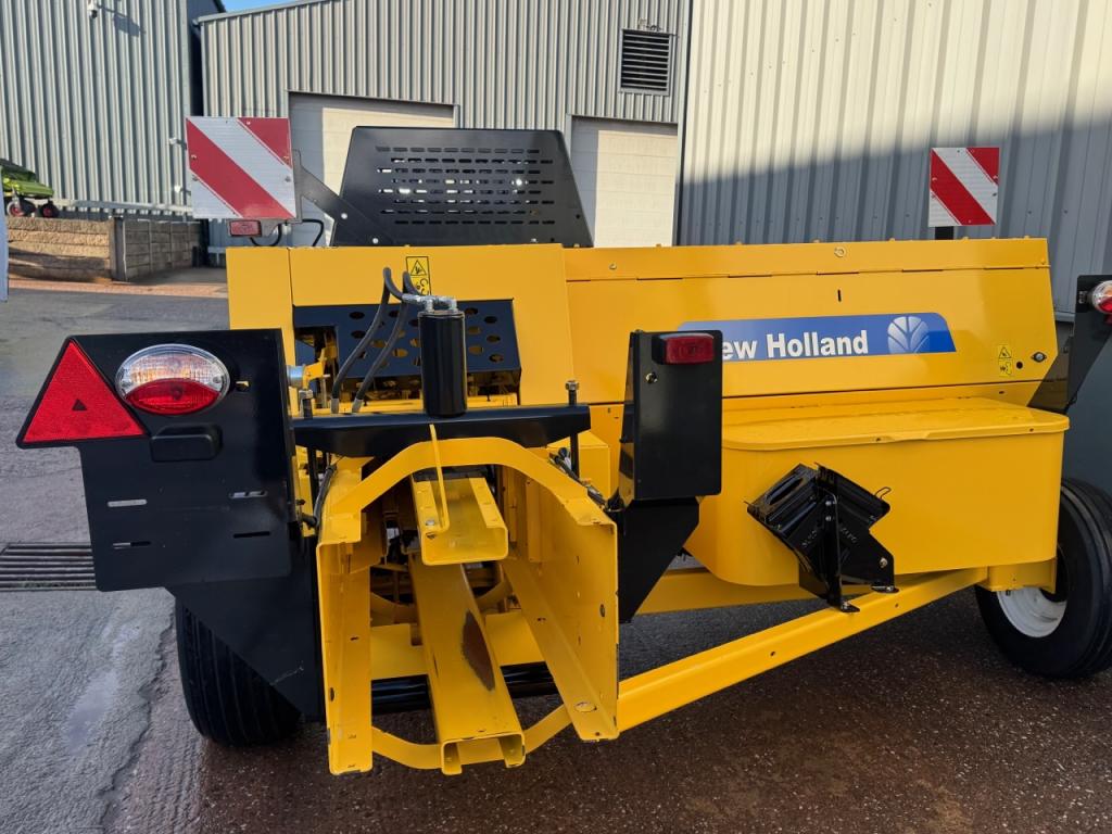 New Holland BC5070 baler