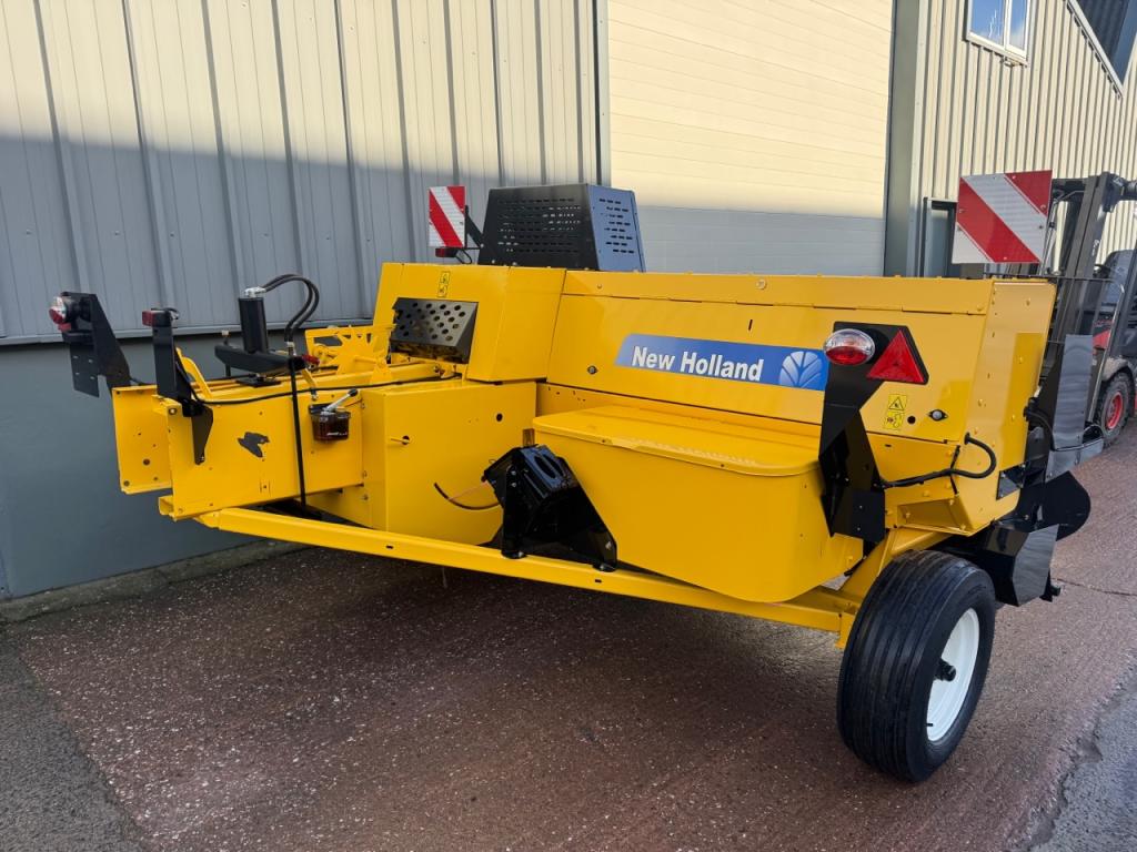 New Holland BC5070 baler