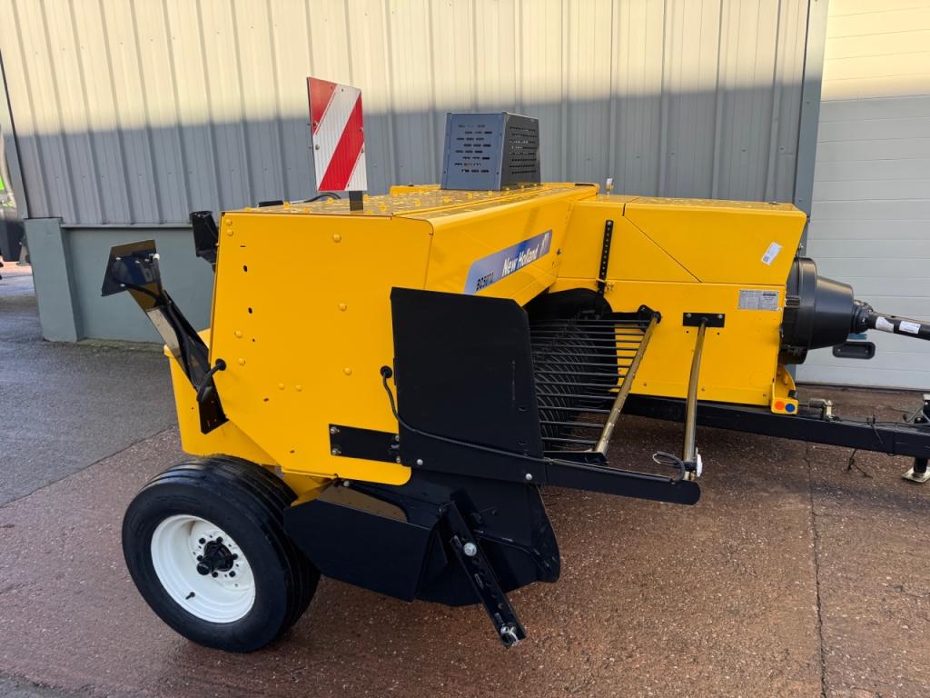 New Holland BC5070 baler