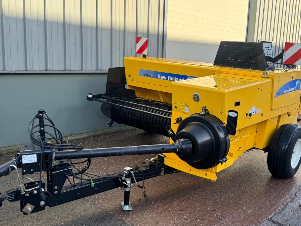 New Holland BC5070 baler
