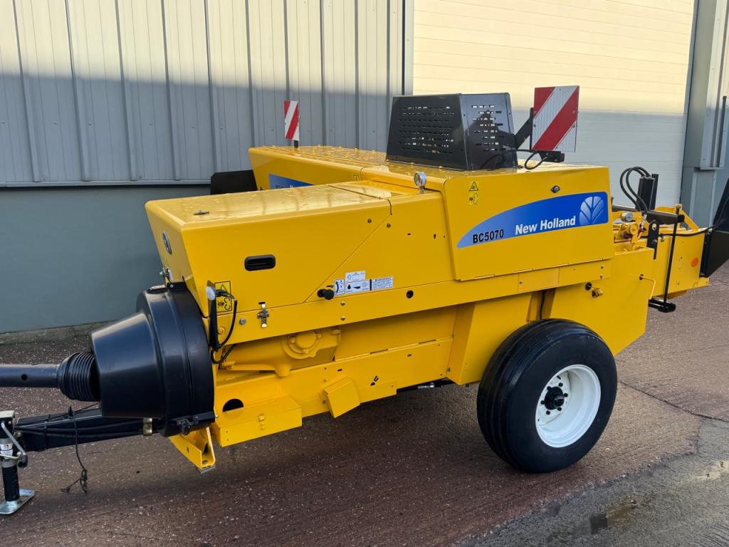 New Holland BC5070 baler
